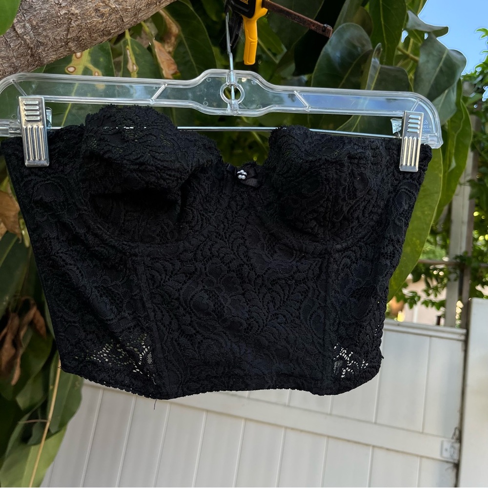 Vintage Black Lace Cropped Corset with Bow Pearl Detail !
